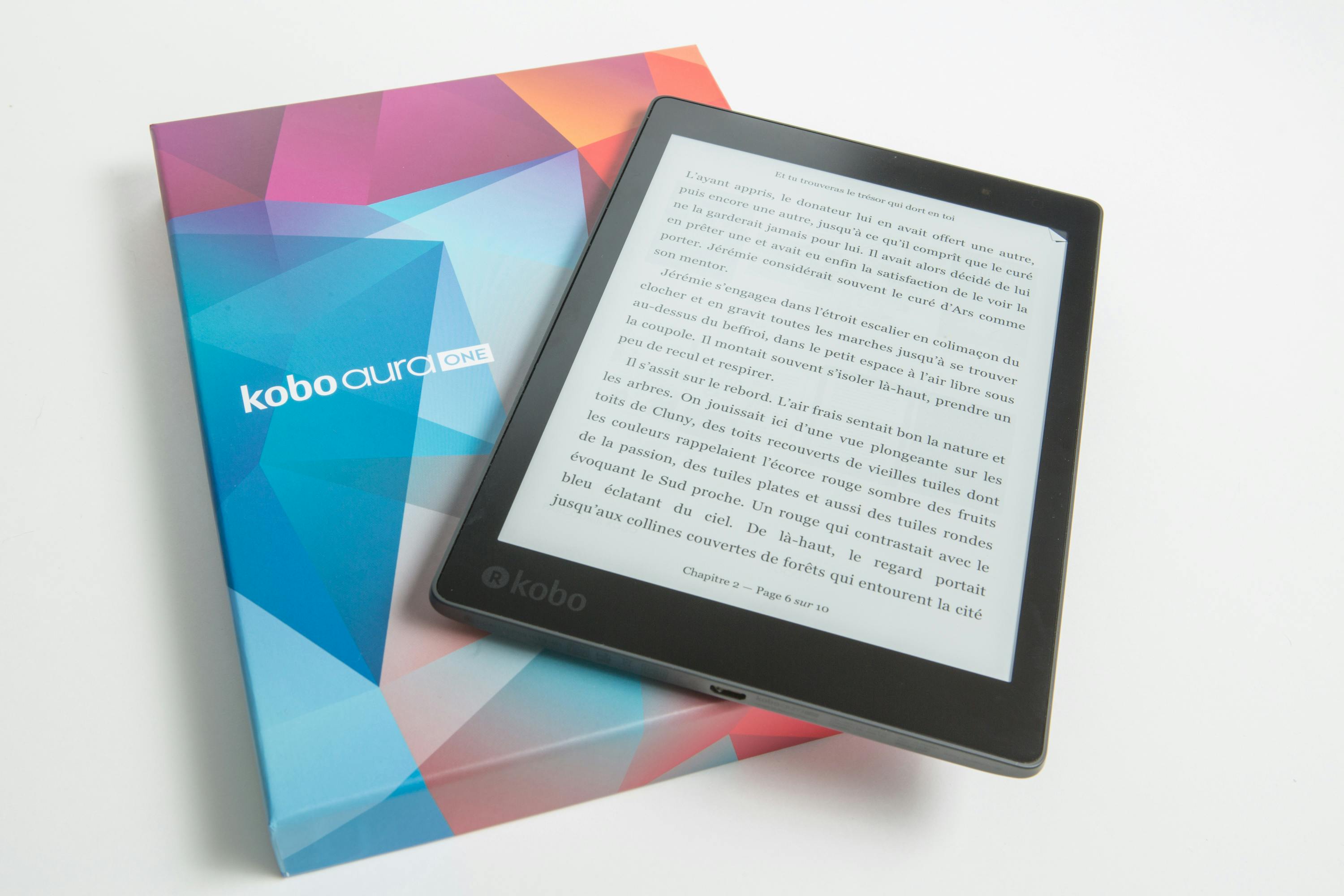 A black Kobo Aura One with its box next to it