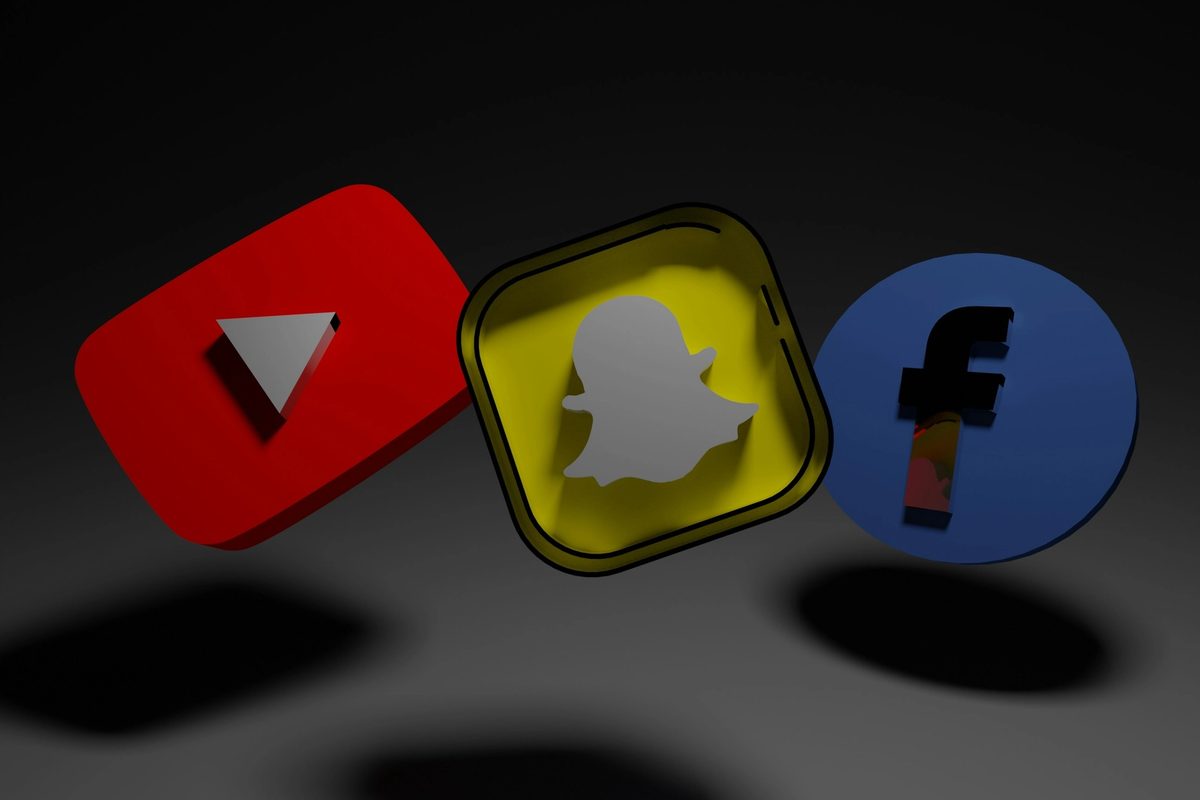 3D Logos of Youtube, Snap and Facebook