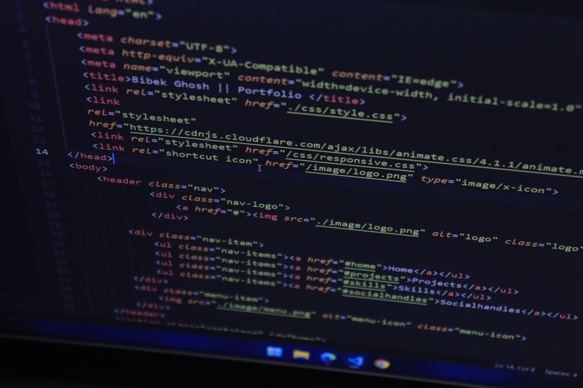 I Built a Coding Gauntlet to Trip Up 7 Free AI Chatbots. None Fell.