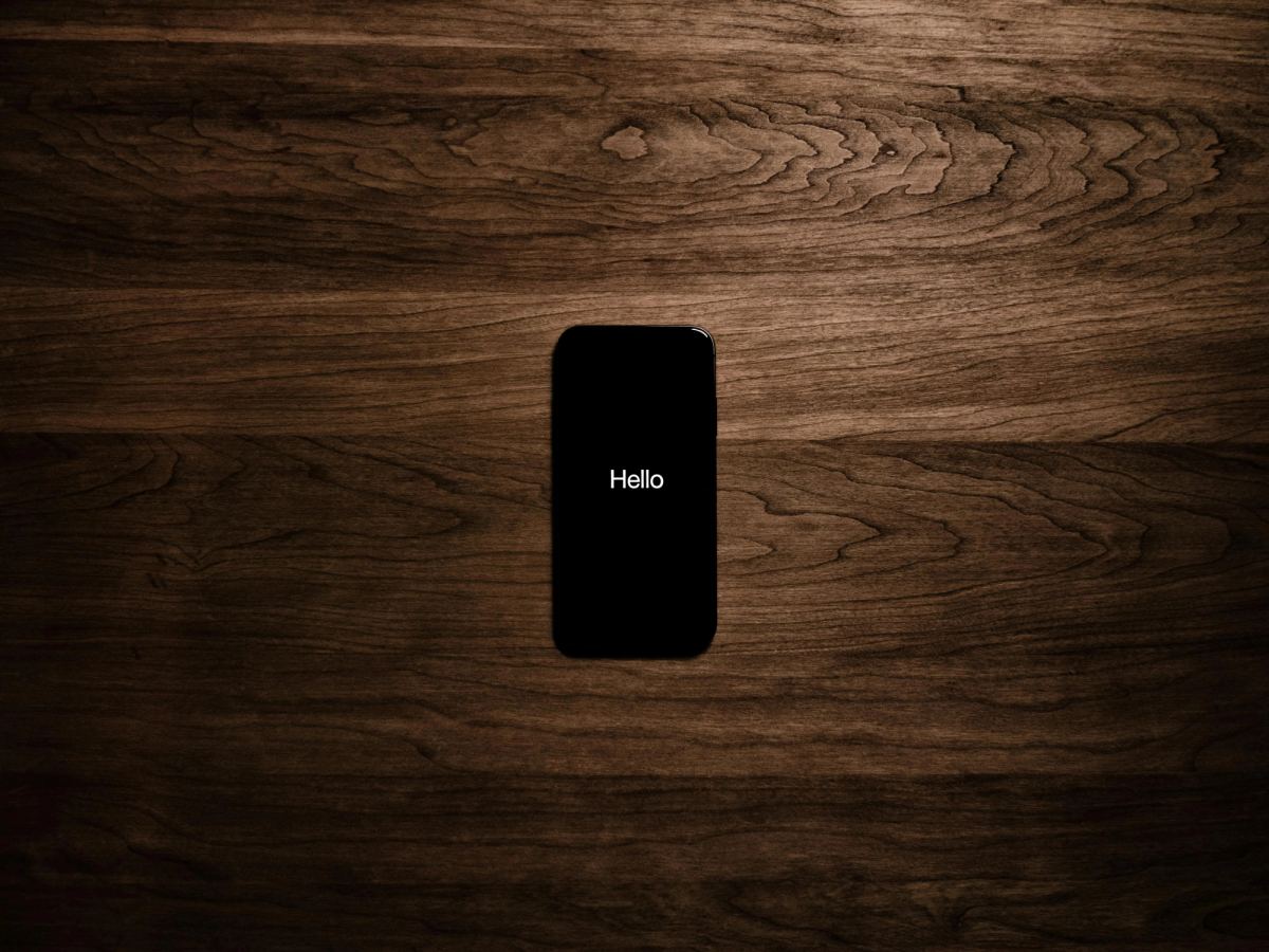 iPhone 7 displaying "Hello"