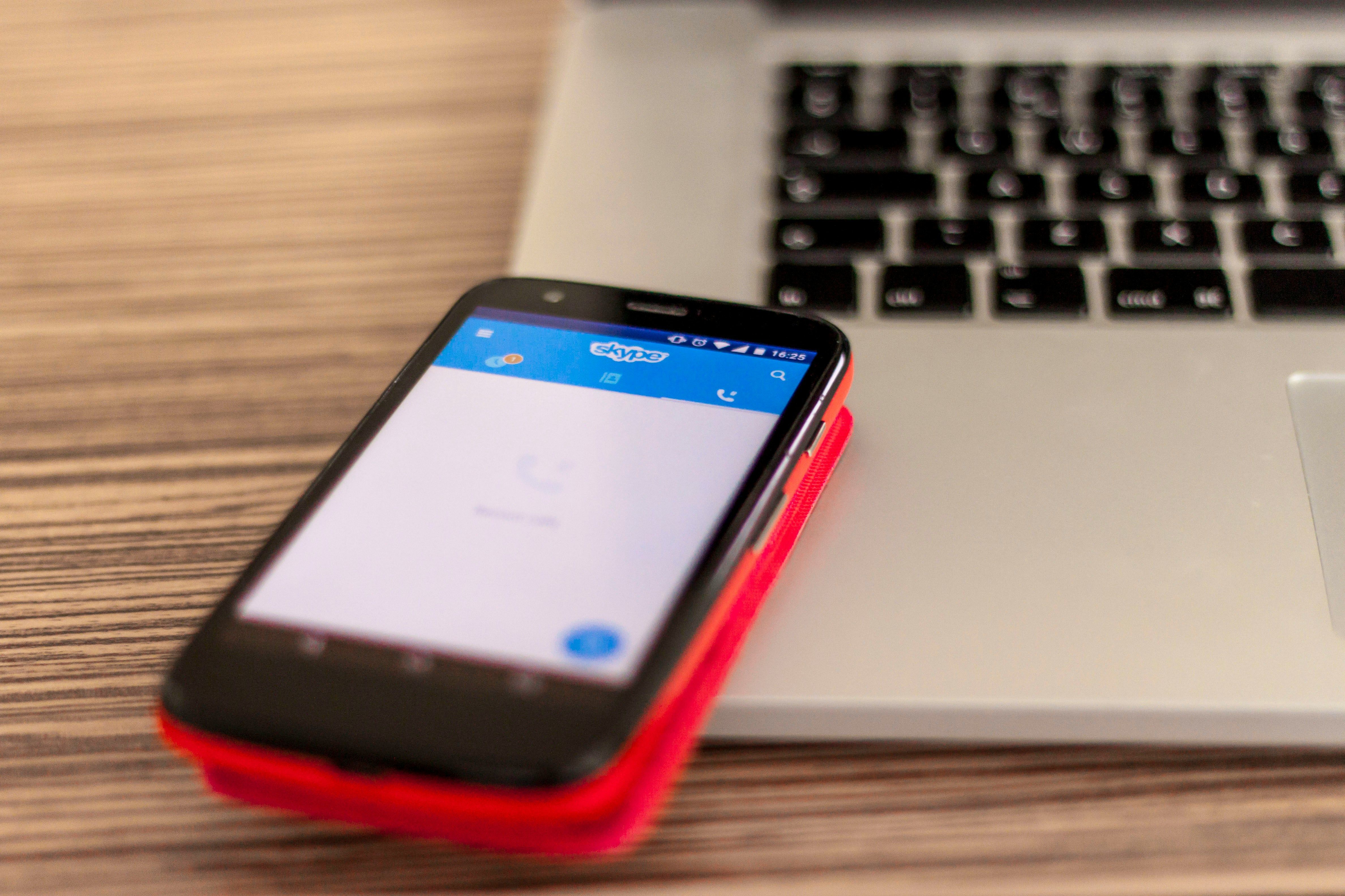 Skype conversation on an Android smartphone