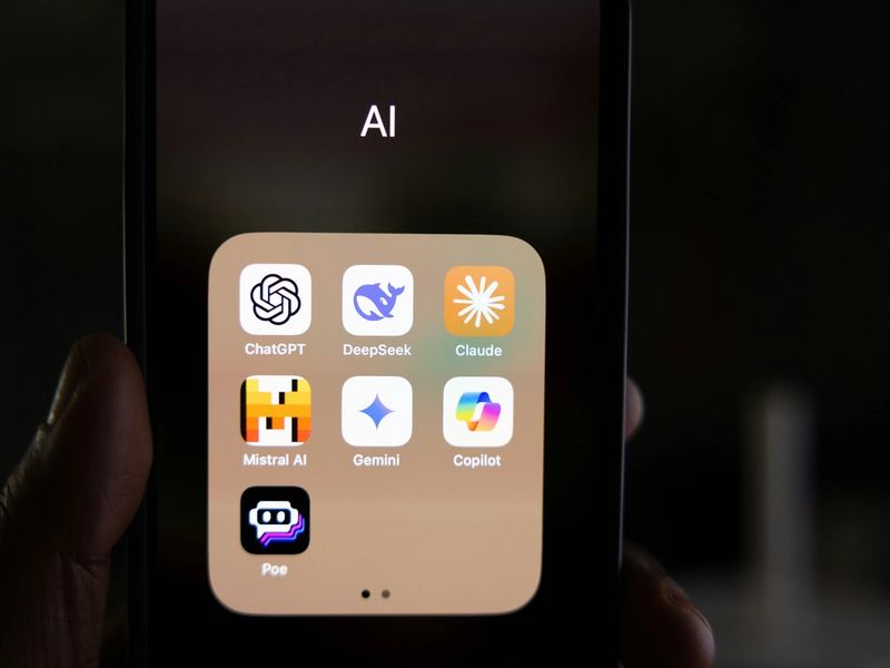 Claude vs ChatGPT for Writing - Which is Better?