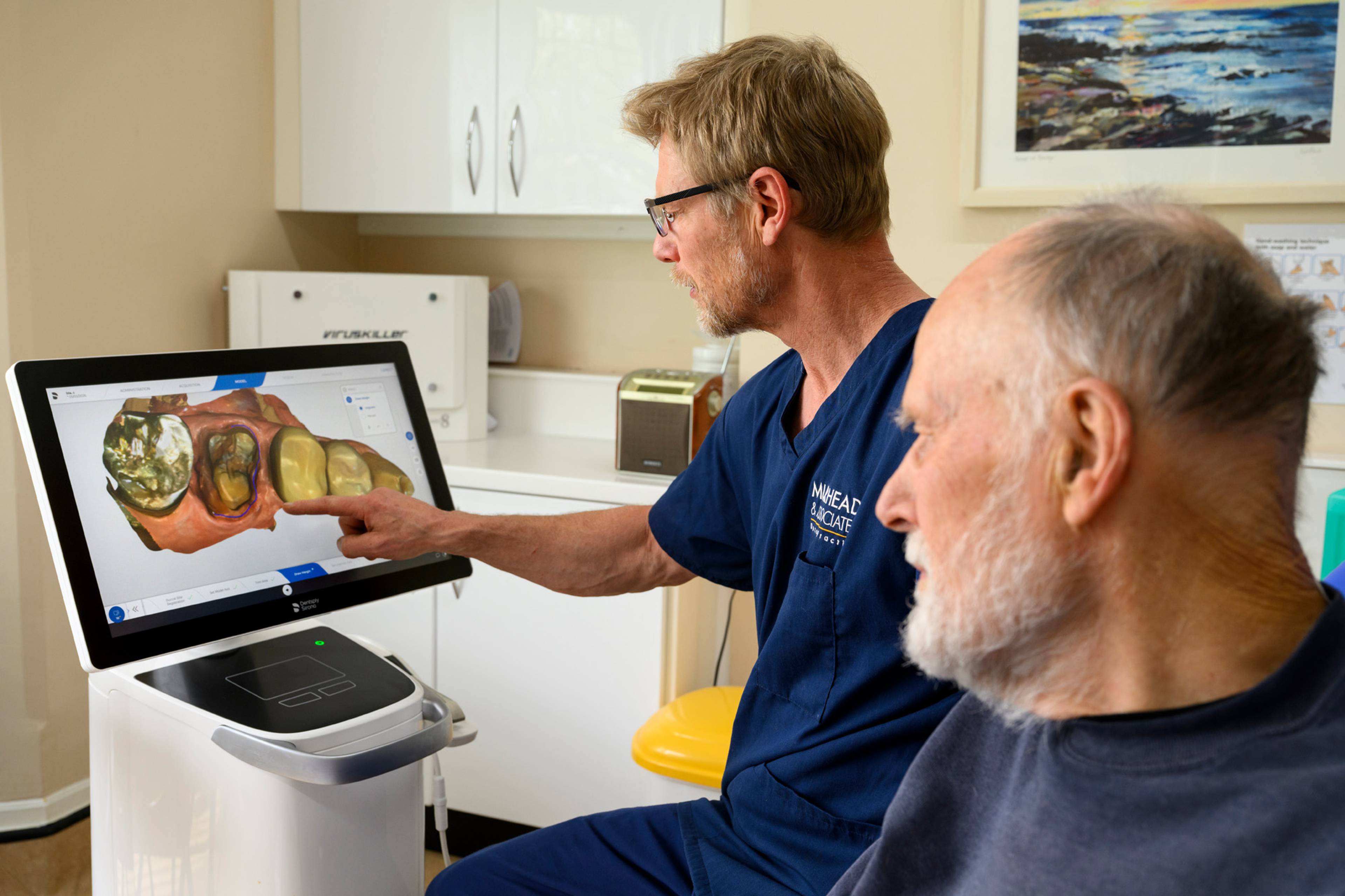 Rob Muirhead showing a patient a scan of his teeth