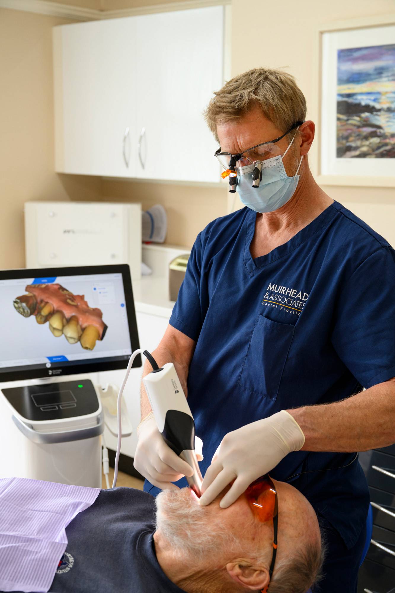 Rob Muirhead scans a patient's teeth