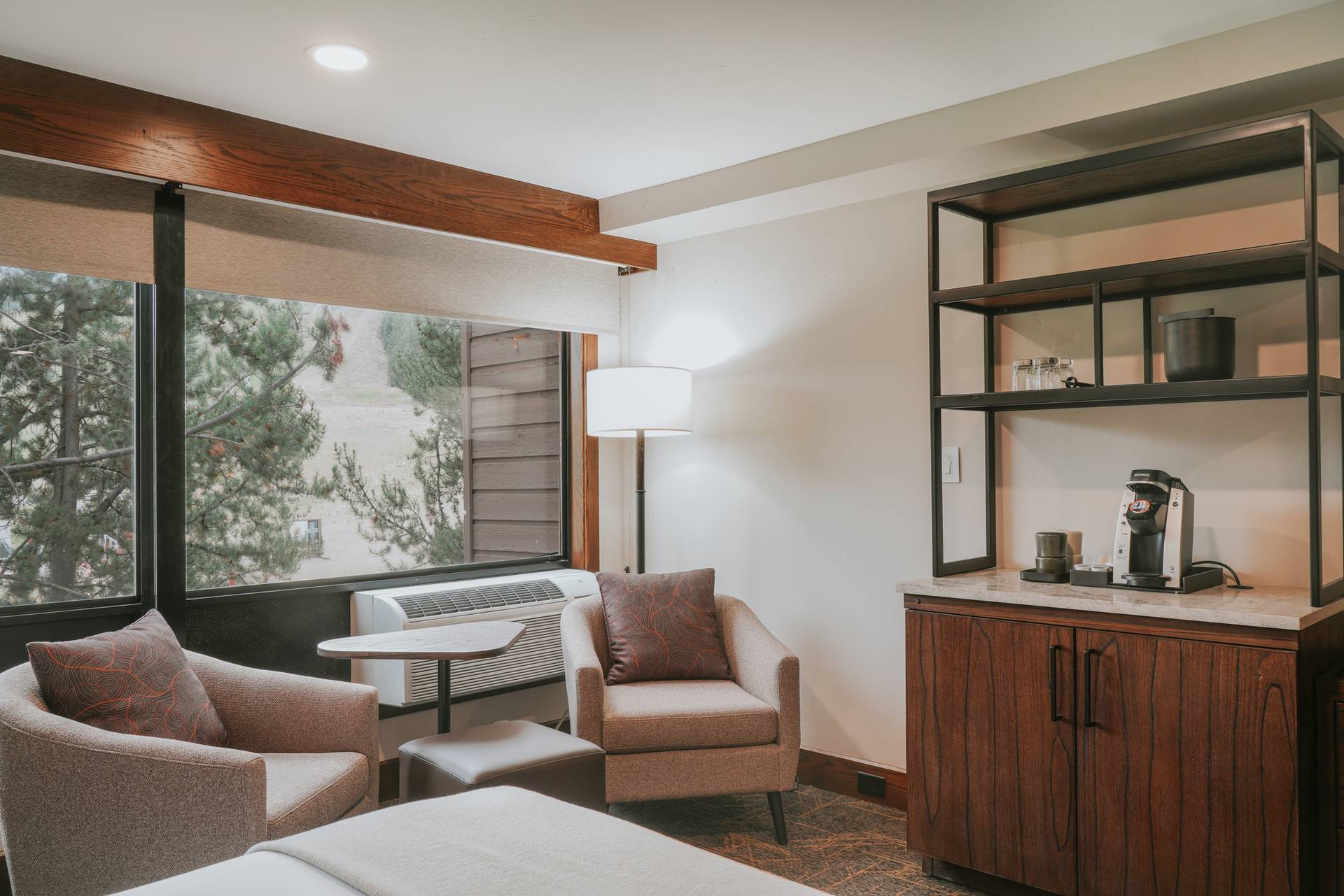 Huntley Lodge Two Queen hotel room