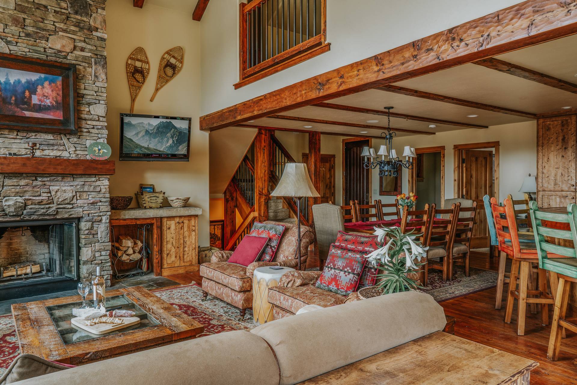 Black Eagle Lodges 13 vacation condo living and dining room