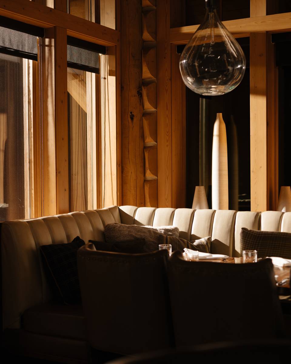 Everett's 8800 interior