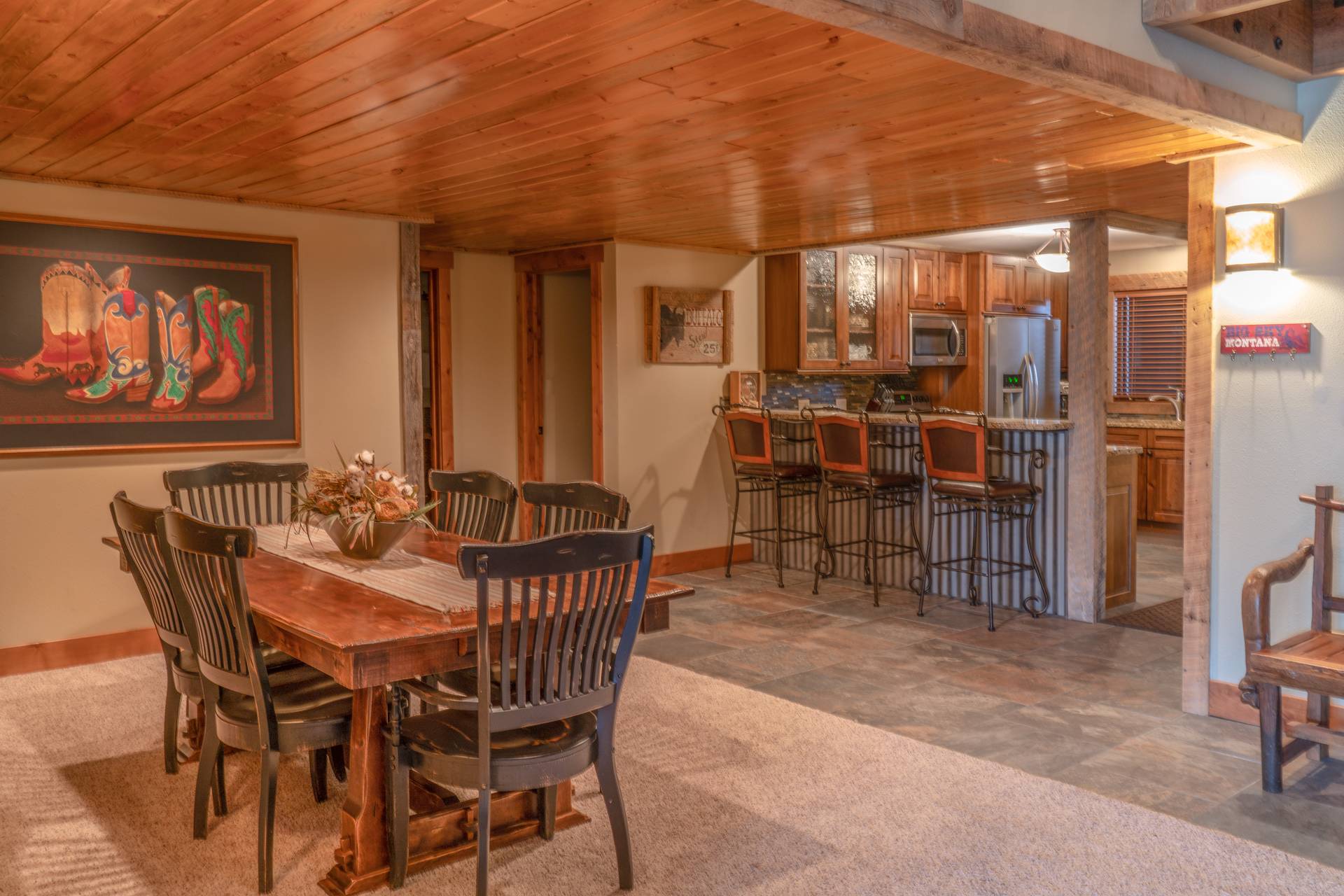 Skycrest vacation condos dining room