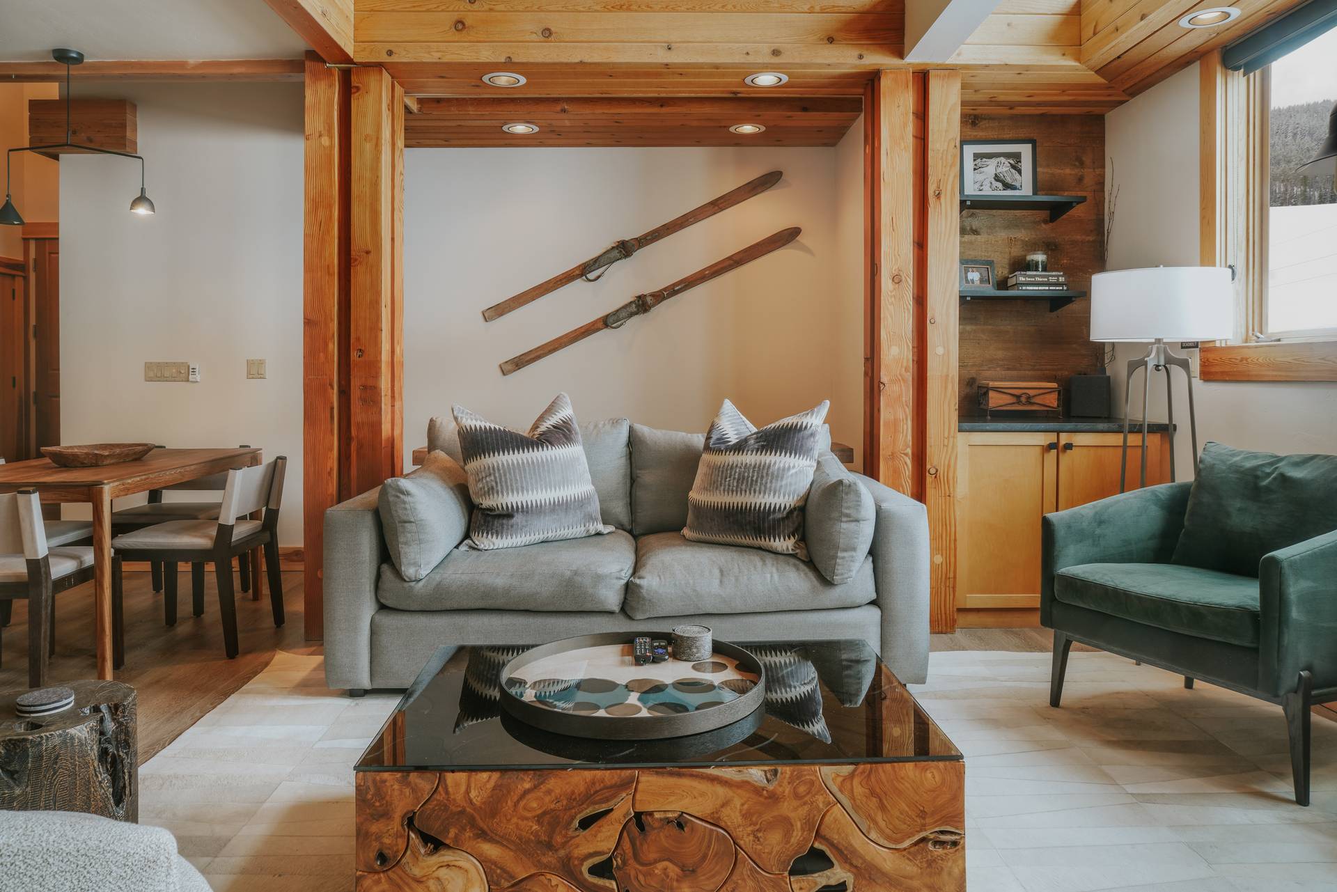 Snowcrest Lodge 8515 vacation condo living room