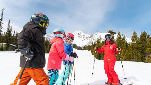 Group of kids in a ski lesson