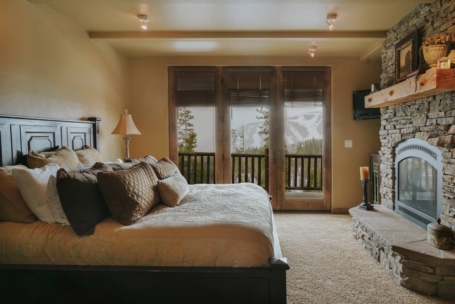 Alpine Meadows Chalet 11 vacation home bedroom