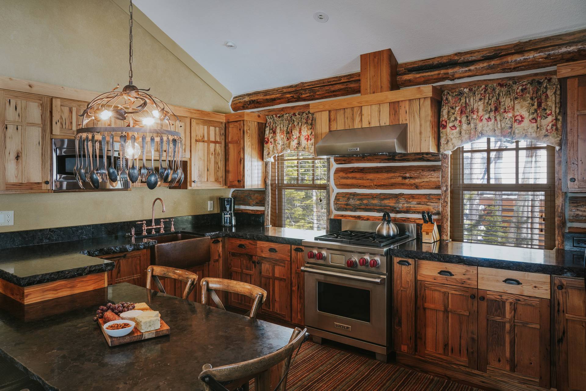 Cowboy Heaven Cabins vacation home kitchen