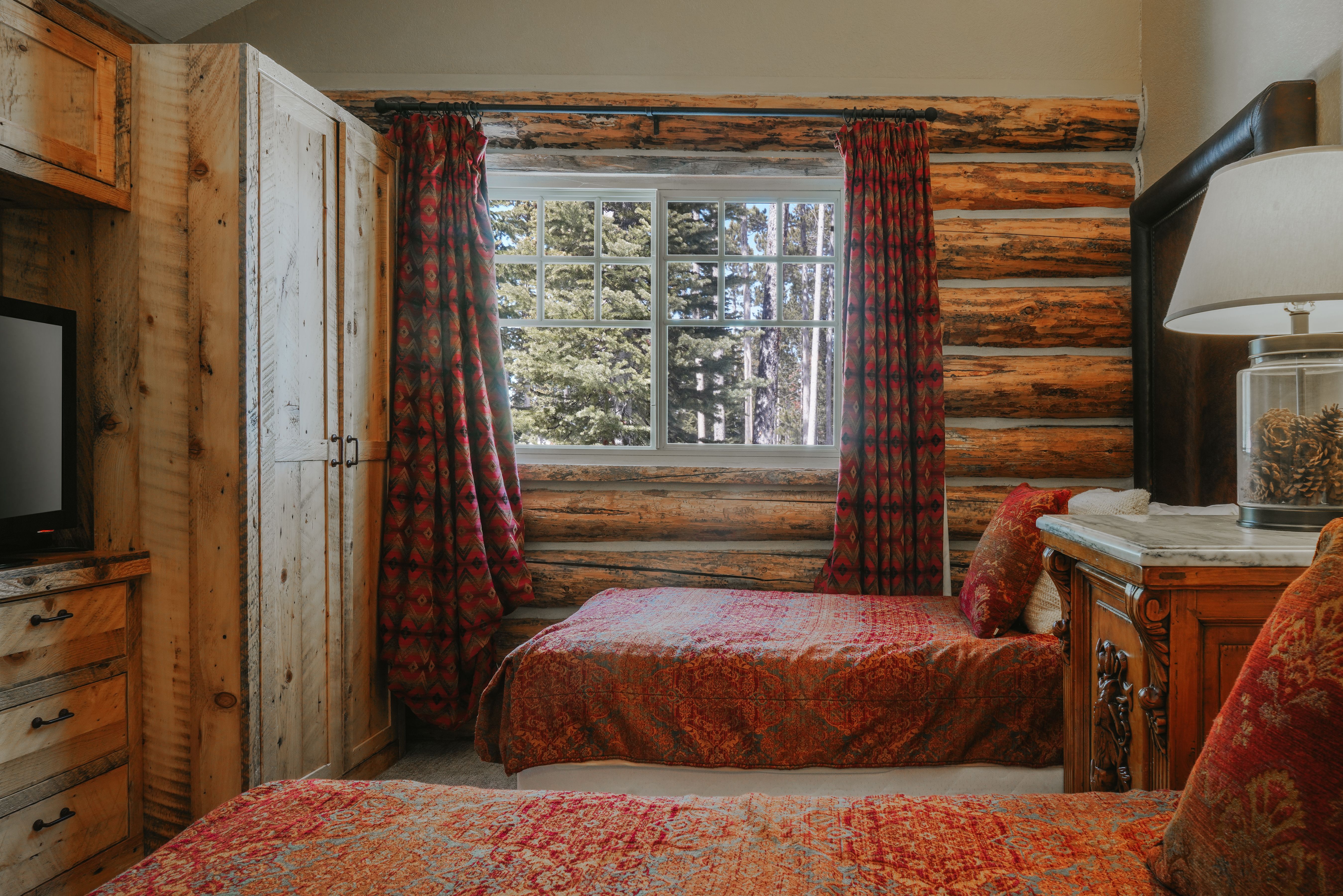 Cowboy Heaven Cabins vacation home bedroom