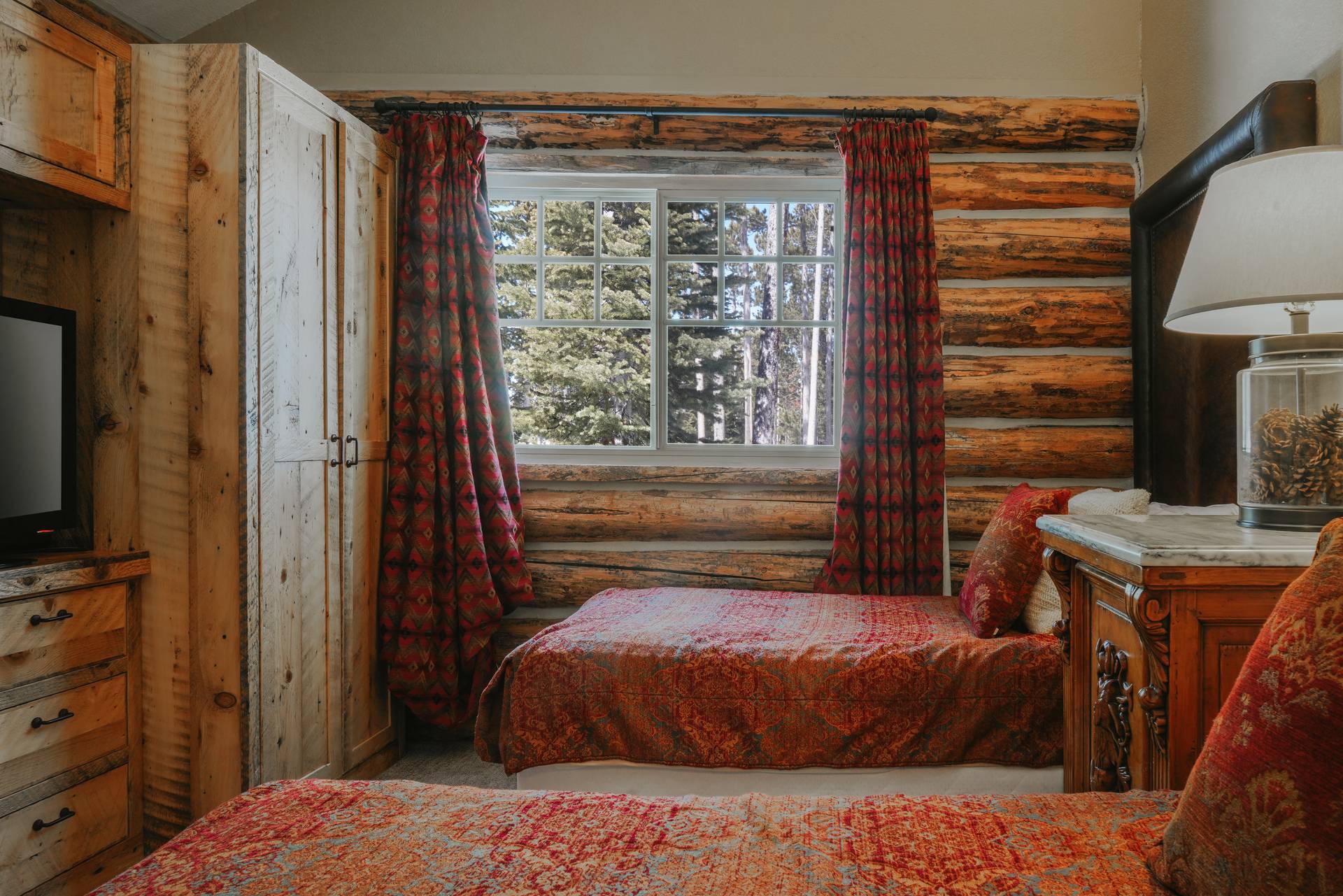 Cowboy Heaven Cabins vacation home bedroom