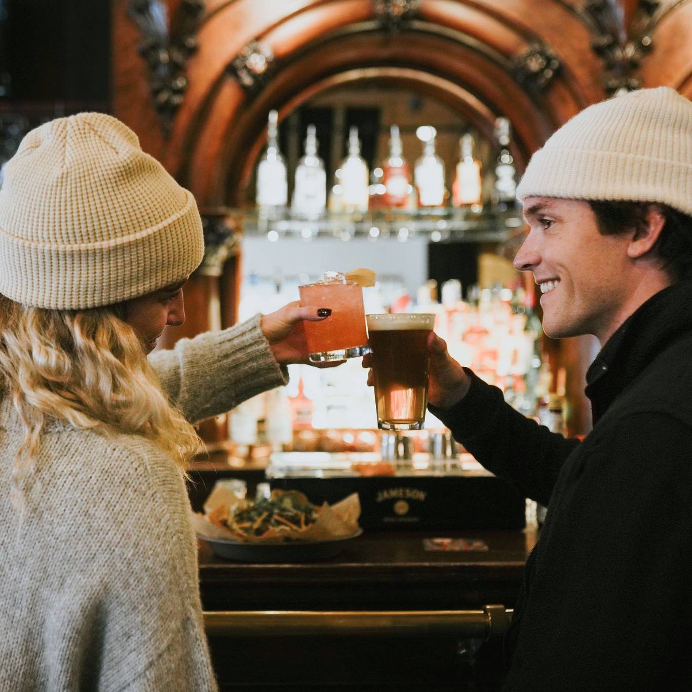 People cheersing drinks