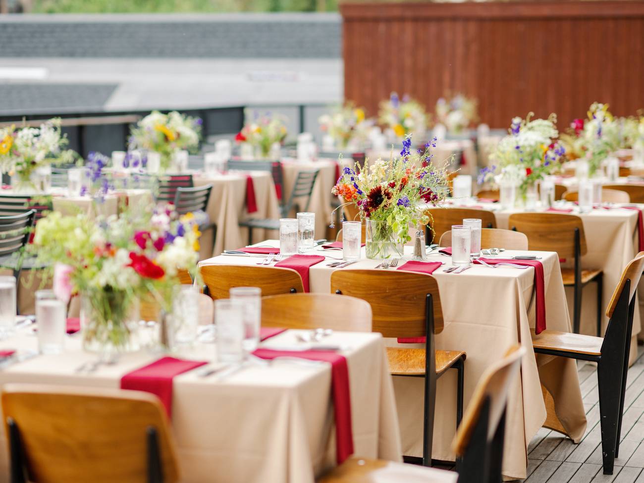 Outdoor wedding reception at Vista Hall