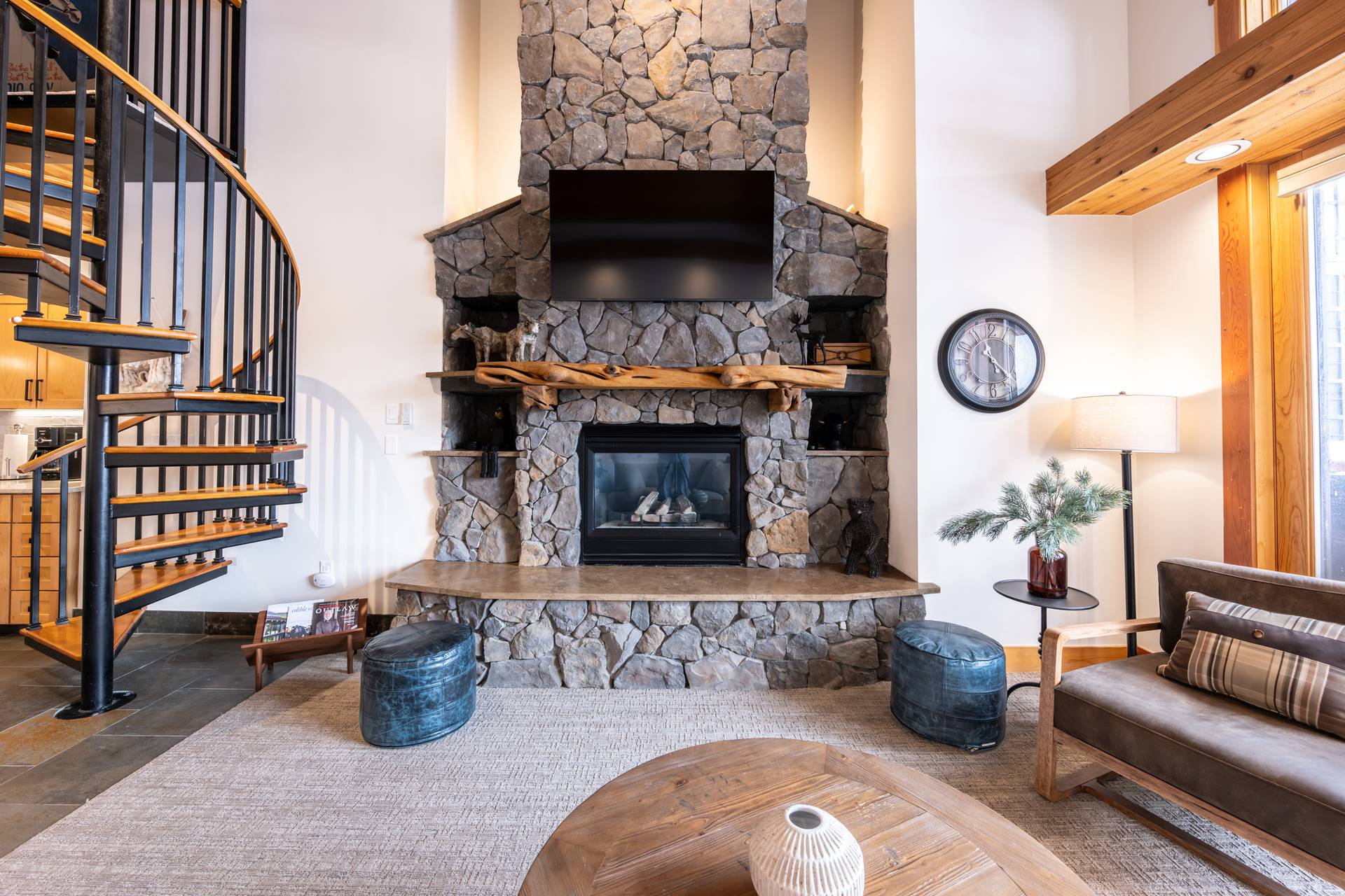 Snowcrest Lodge 8514 vacation condo living room