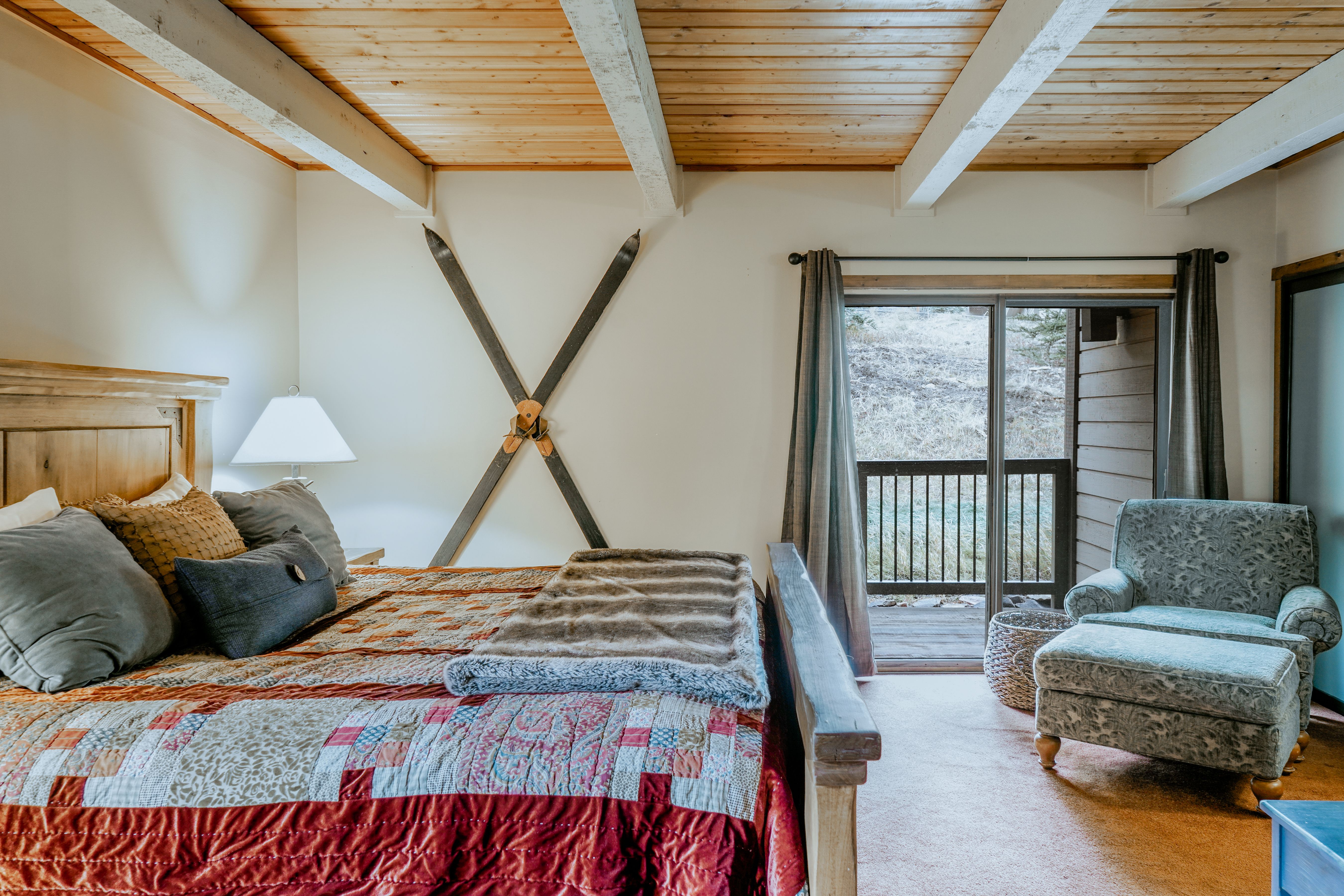 Beaverhead vacation condo bedroom