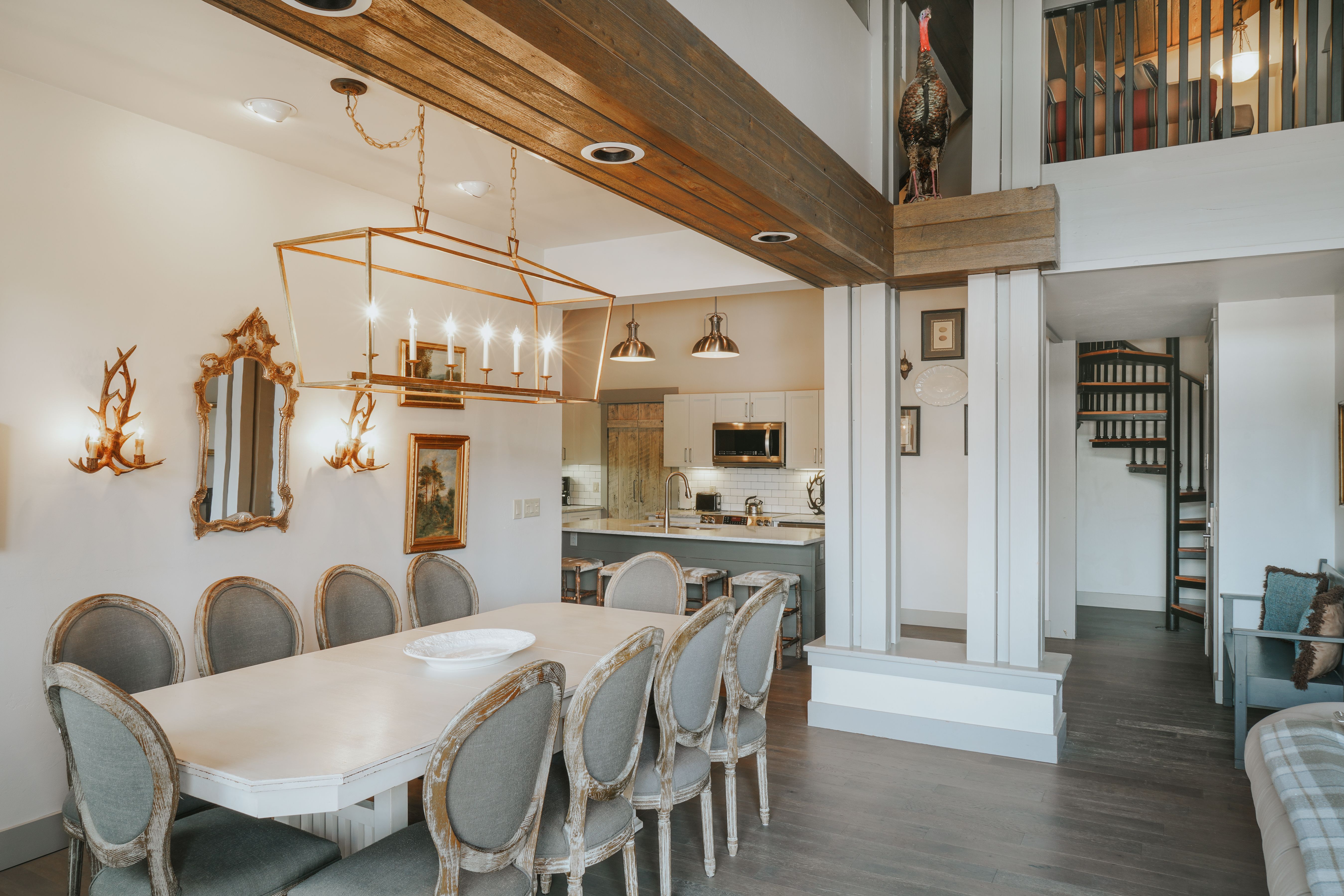 Snowcrest Lodge 8513 vacation condo dining room