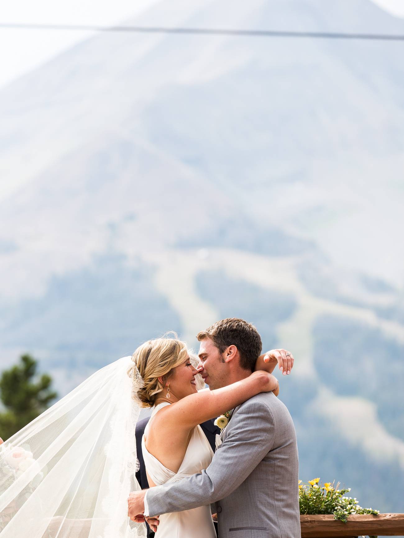 Outdoor wedding ceremony at Everett's 8800