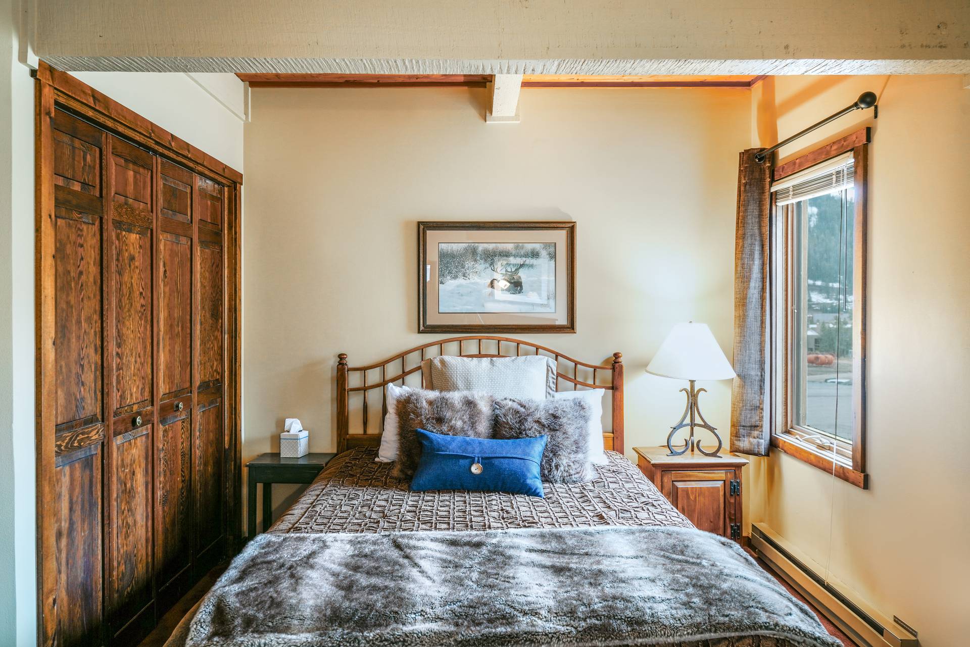 Beaverhead vacation condo bedroom