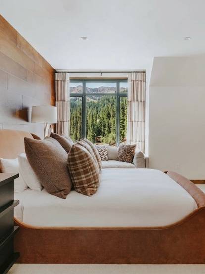 A room in the Summit Hotel