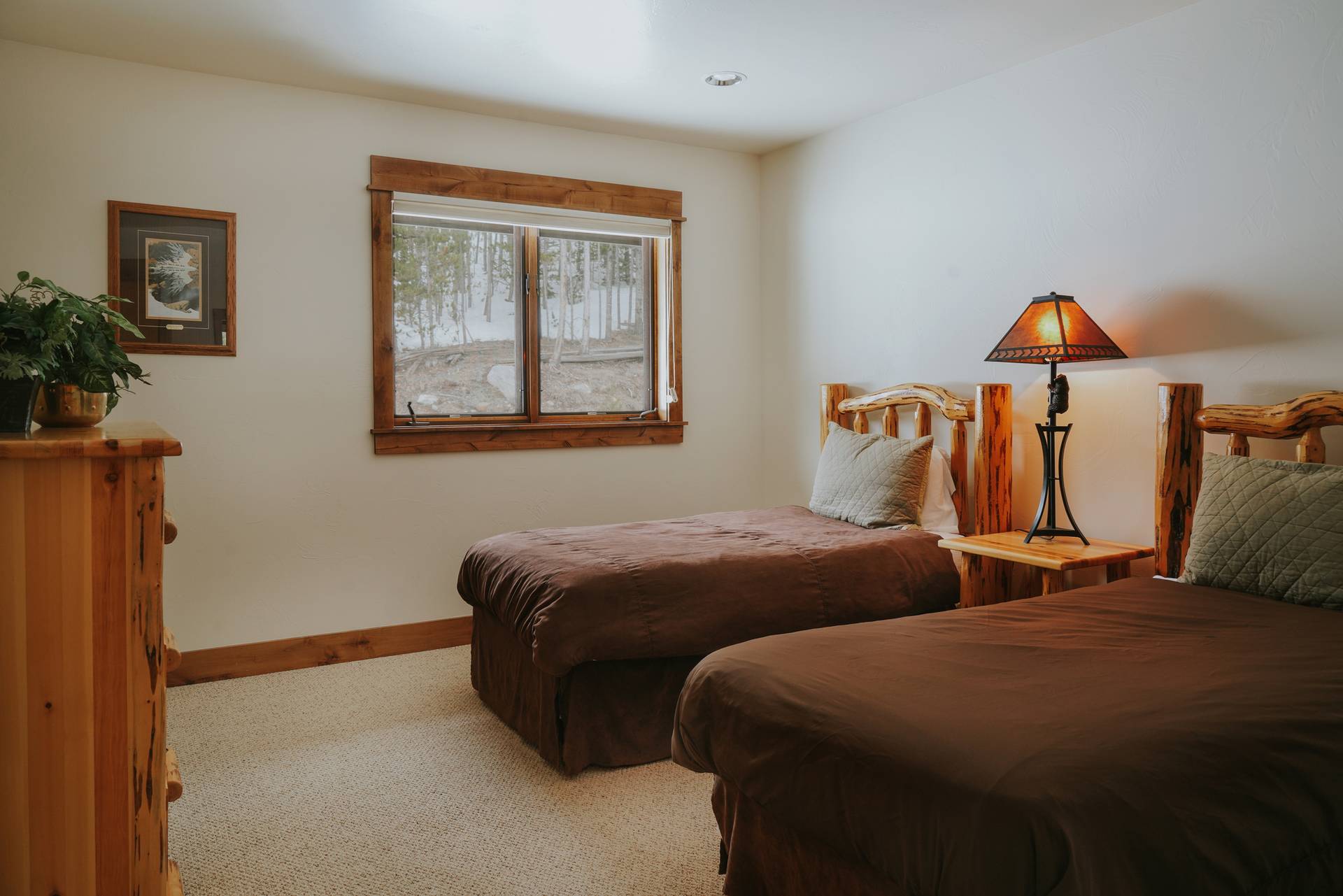 Alpenglow Condominiums 21B vacation condo bedroom