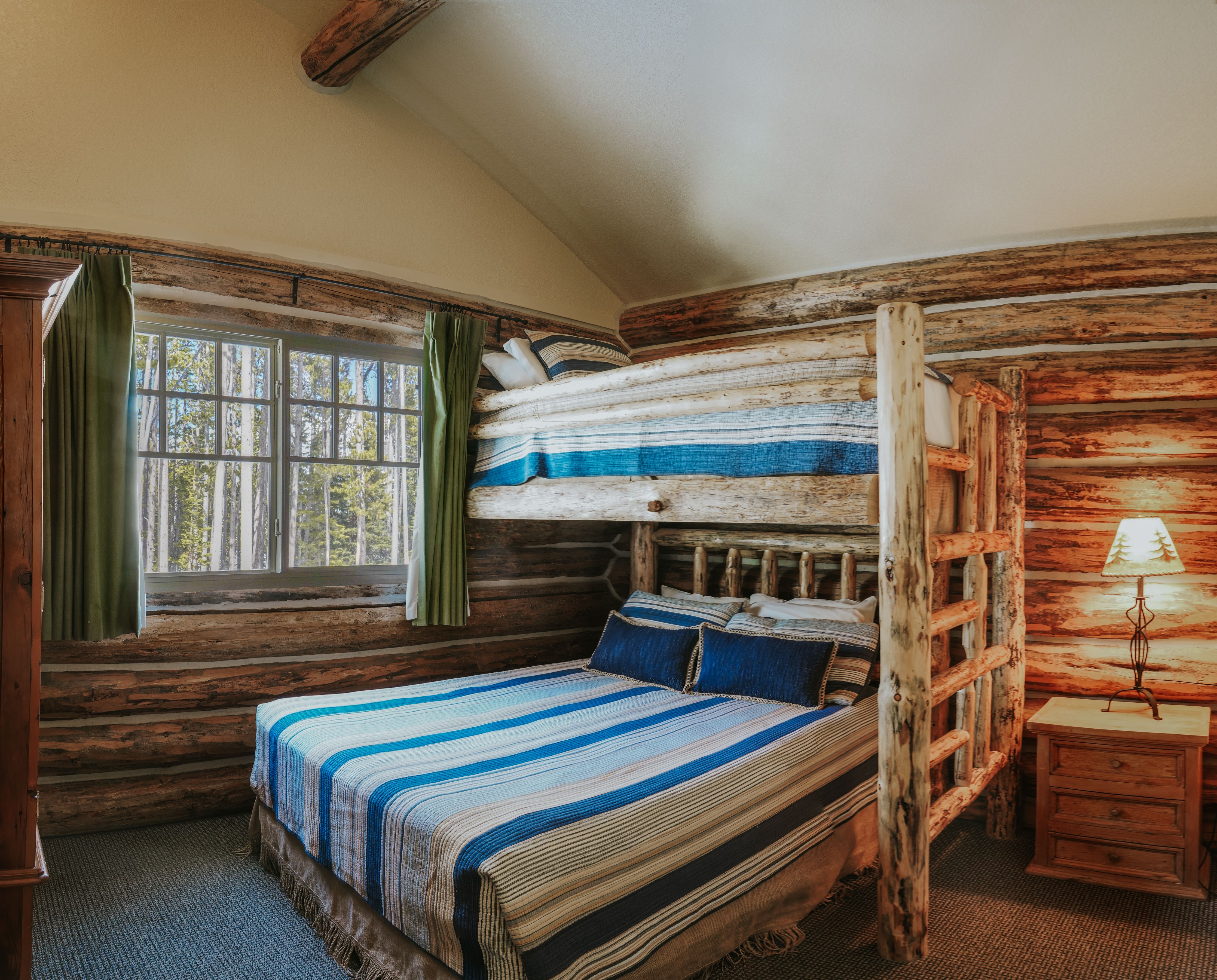 Cowboy Heaven Cabins vacation home bedroom
