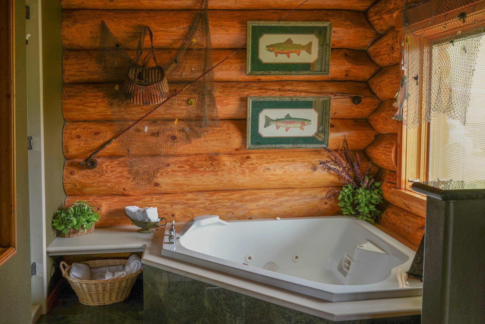 Half Hitch Home vacation home bathroom