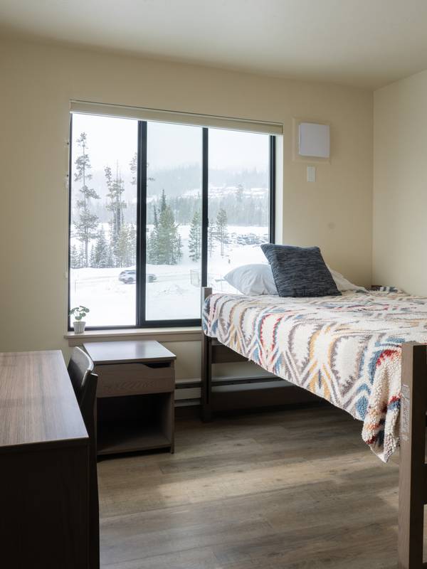 Levinski Lodge bedroom