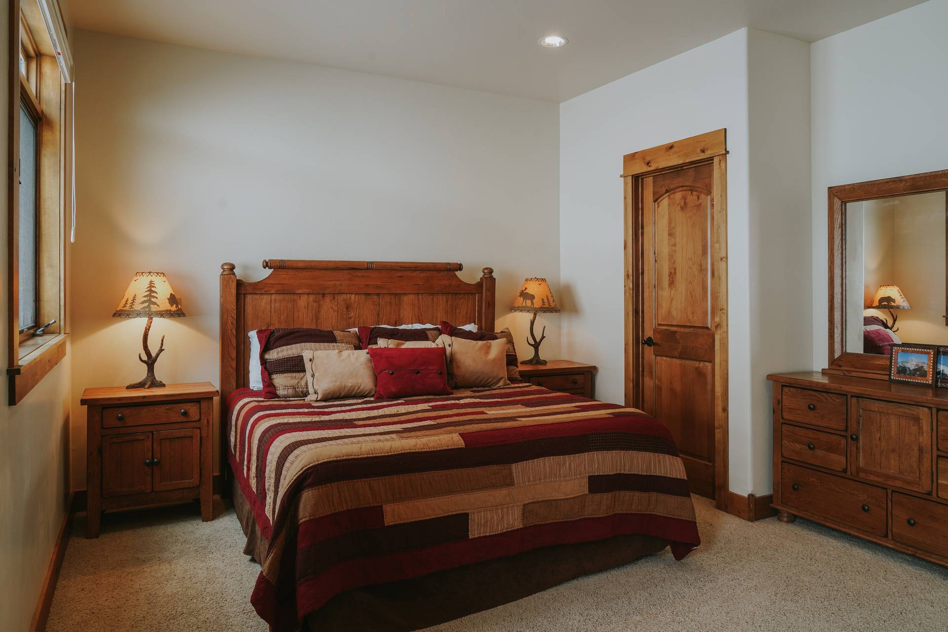 Alpenglow Condominiums 21B vacation condo bedroom