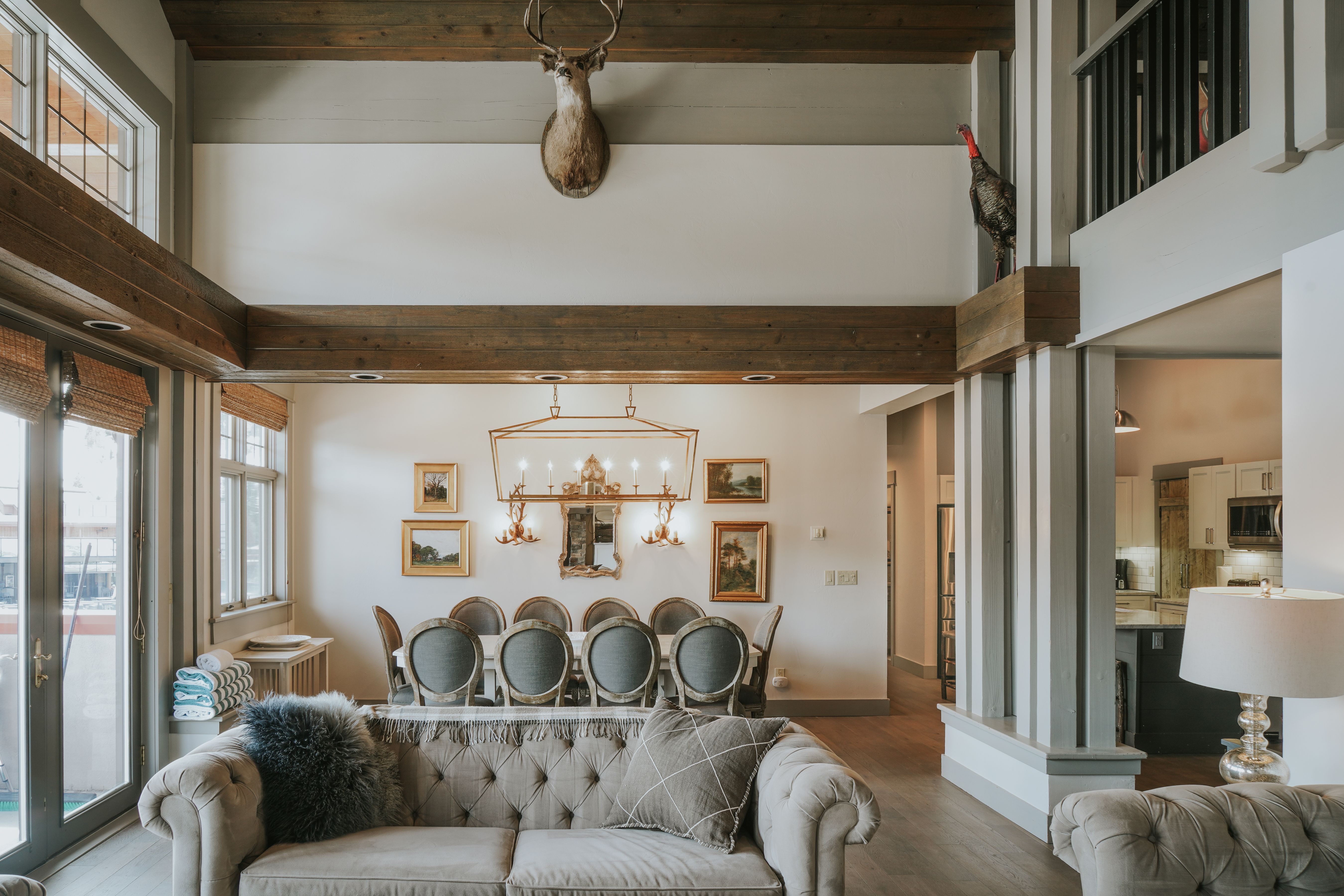 Snowcrest Lodge 8513 vacation condo living and dining room