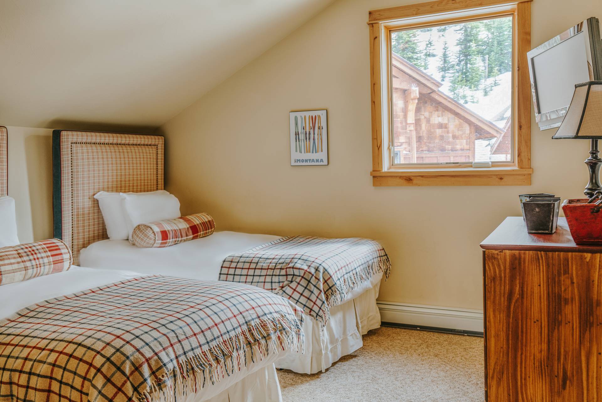 Black Eagle Lodges 13 vacation condo bedroom