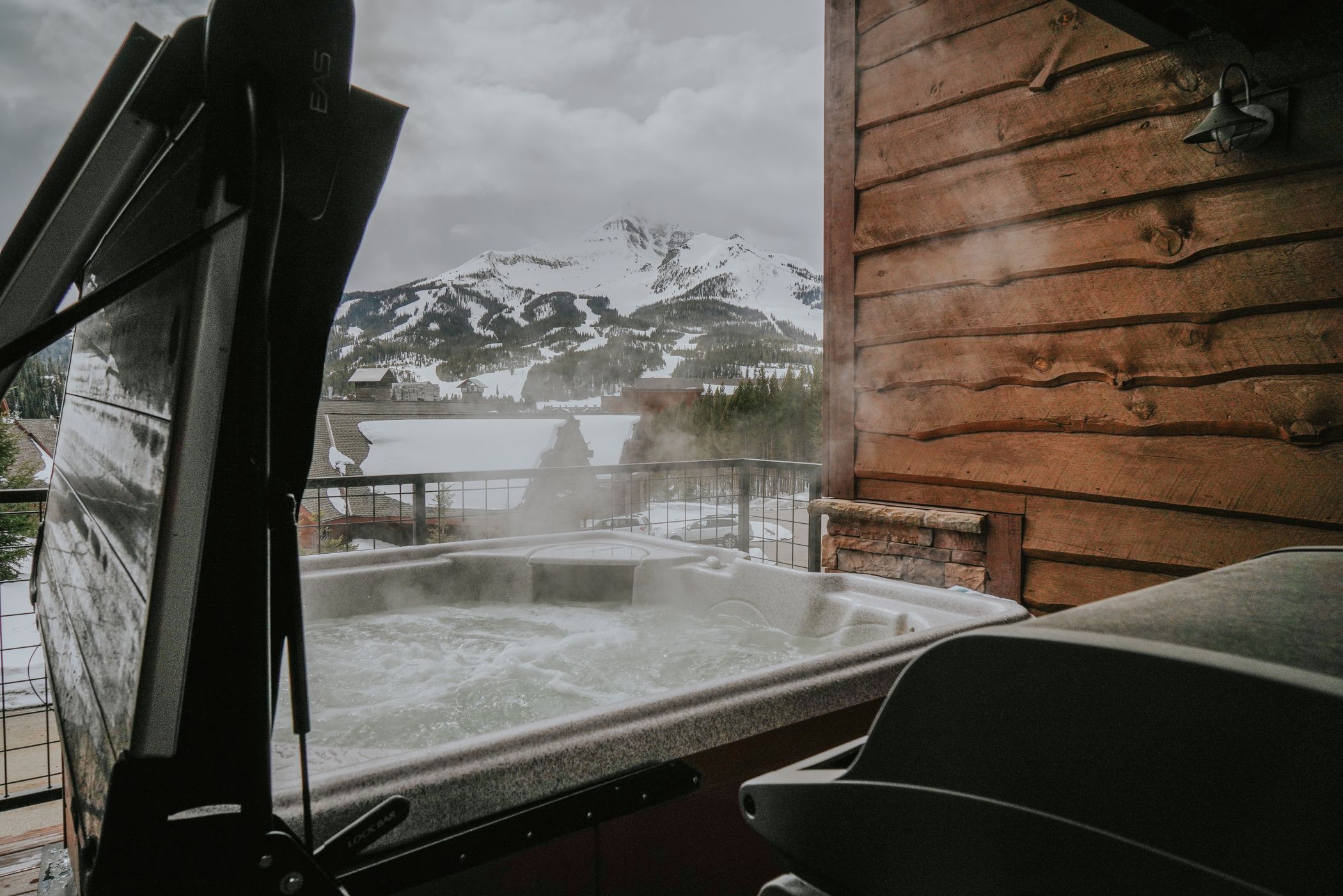 Alpenglow Condominiums 21B vacation condo hot tub