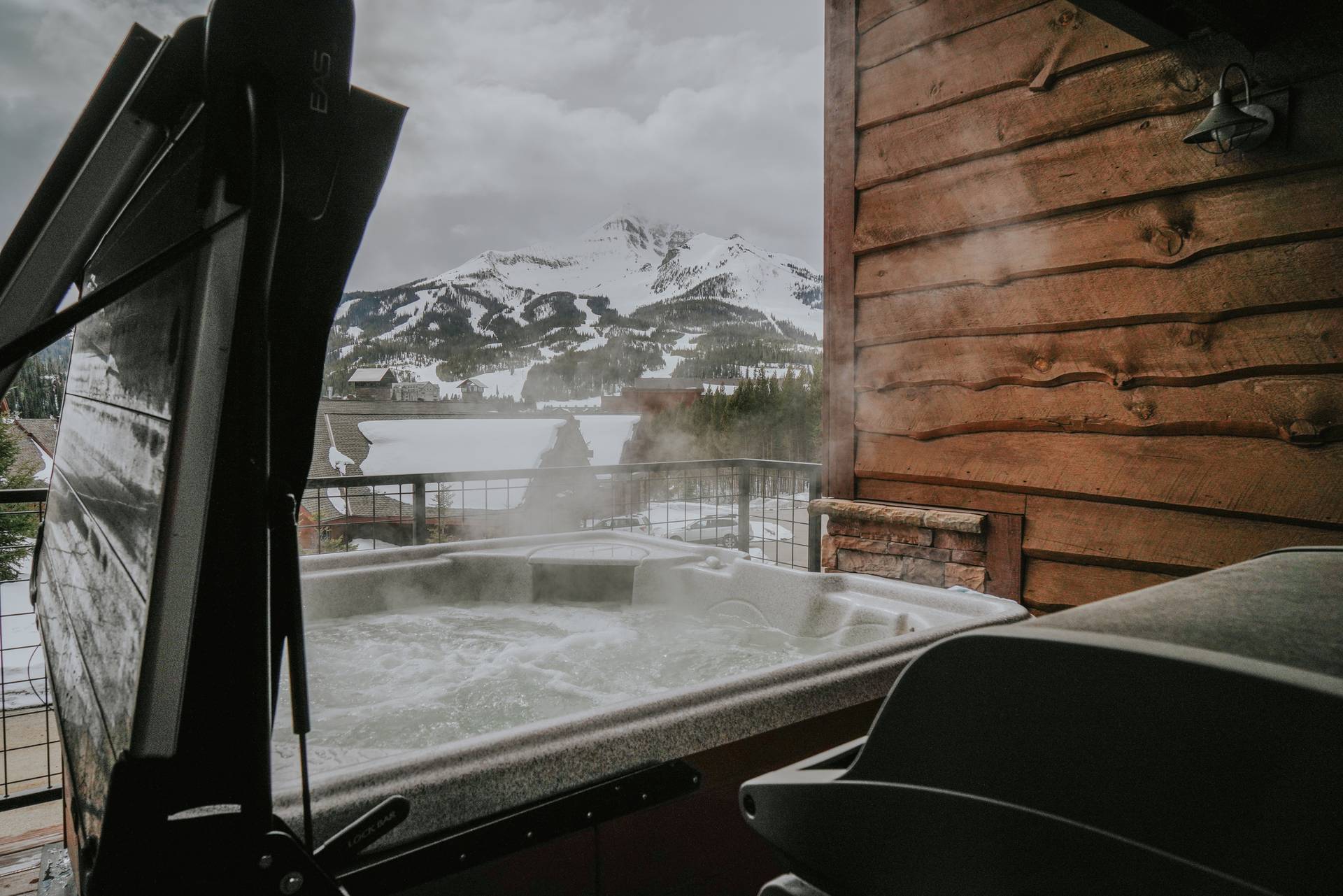 Alpenglow Condominiums 21B vacation condo hot tub