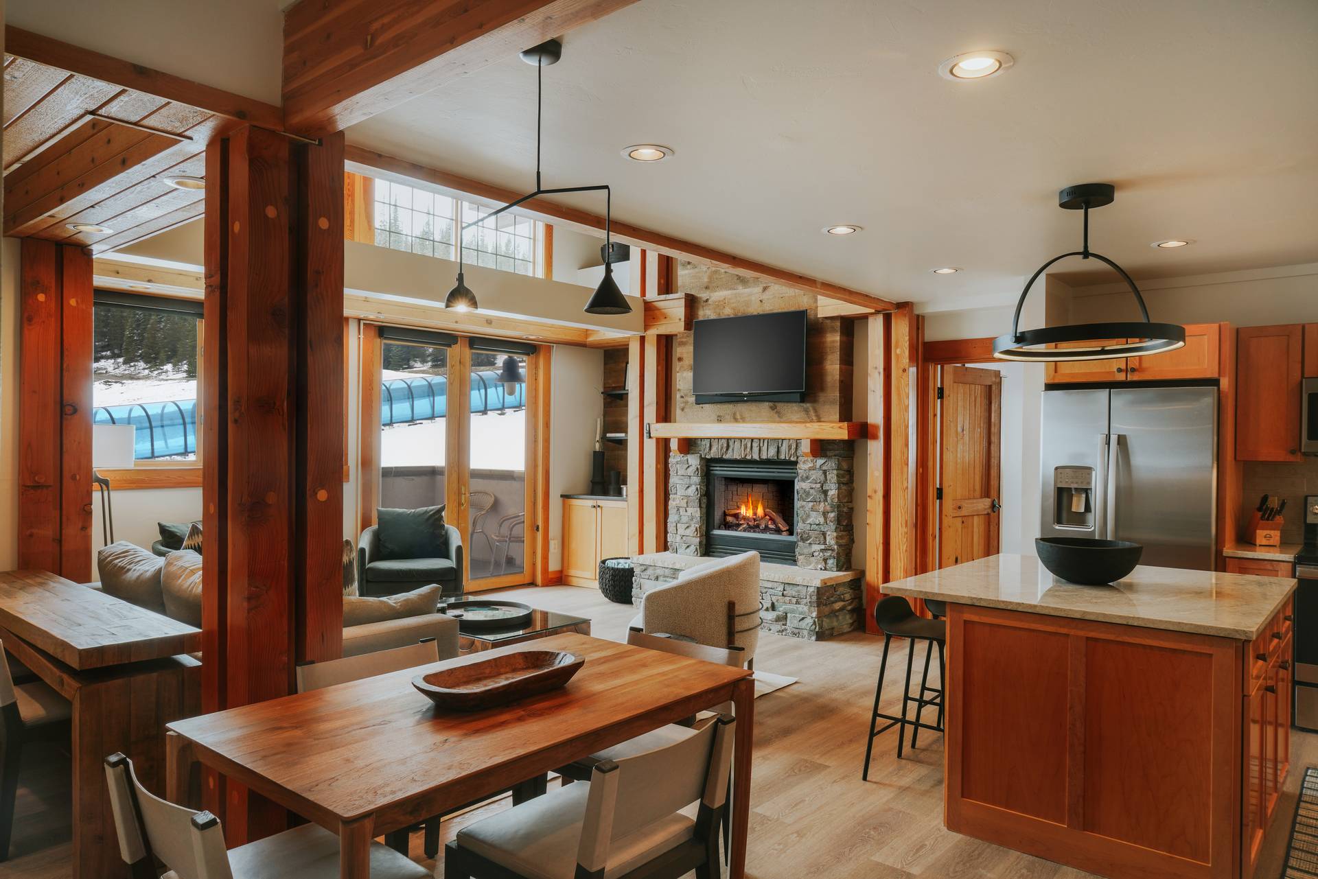 Snowcrest Lodge 8515 vacation condo kitchen and living room