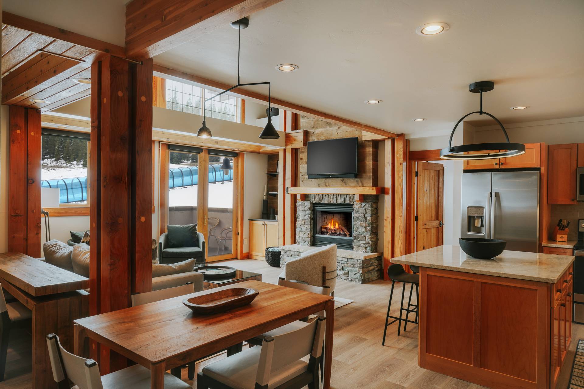 Snowcrest Lodge 8515 vacation condo kitchen and living room