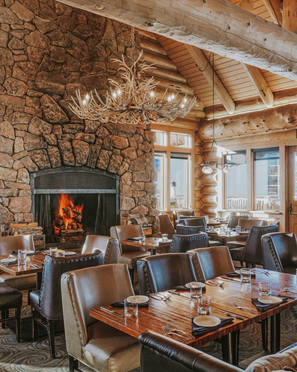Everett's 8800 dining room and fireplace