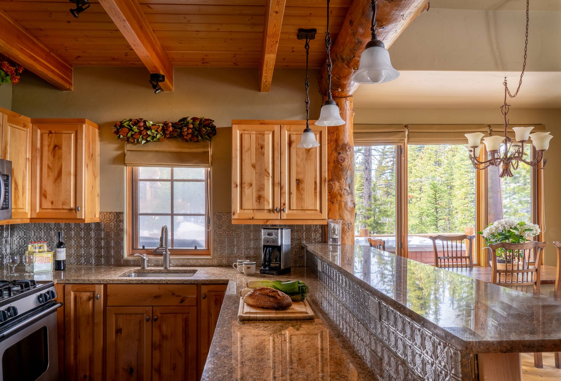Moonlight Mountain vacation home kitchen