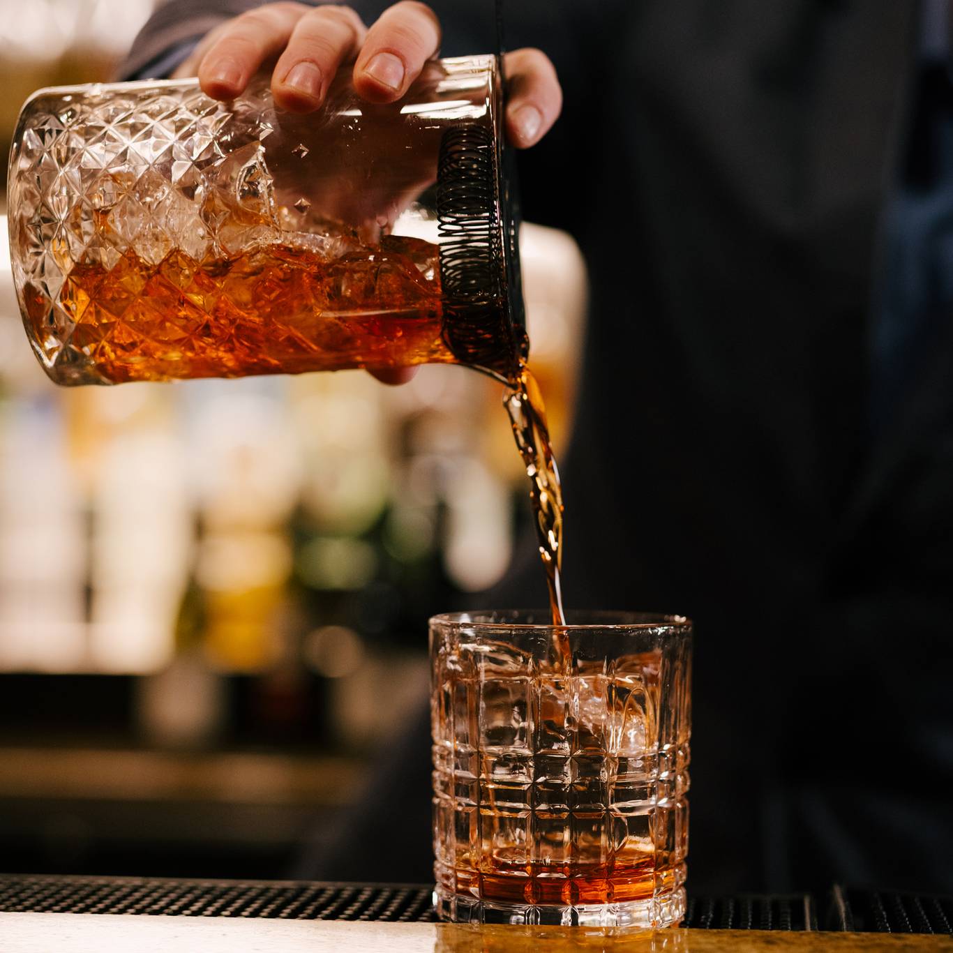 Cocktail pouring