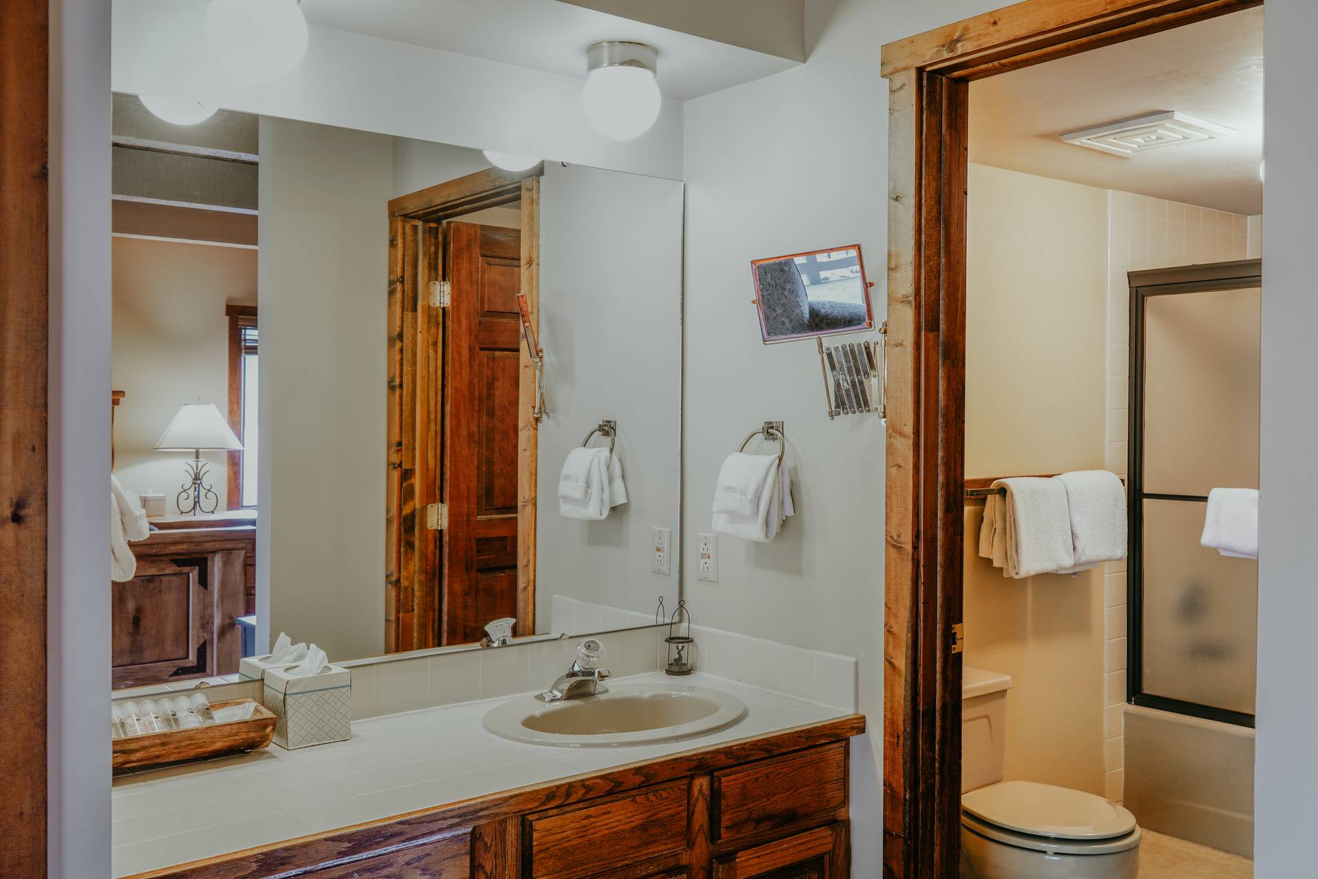 Beaverhead vacation condo bathroom