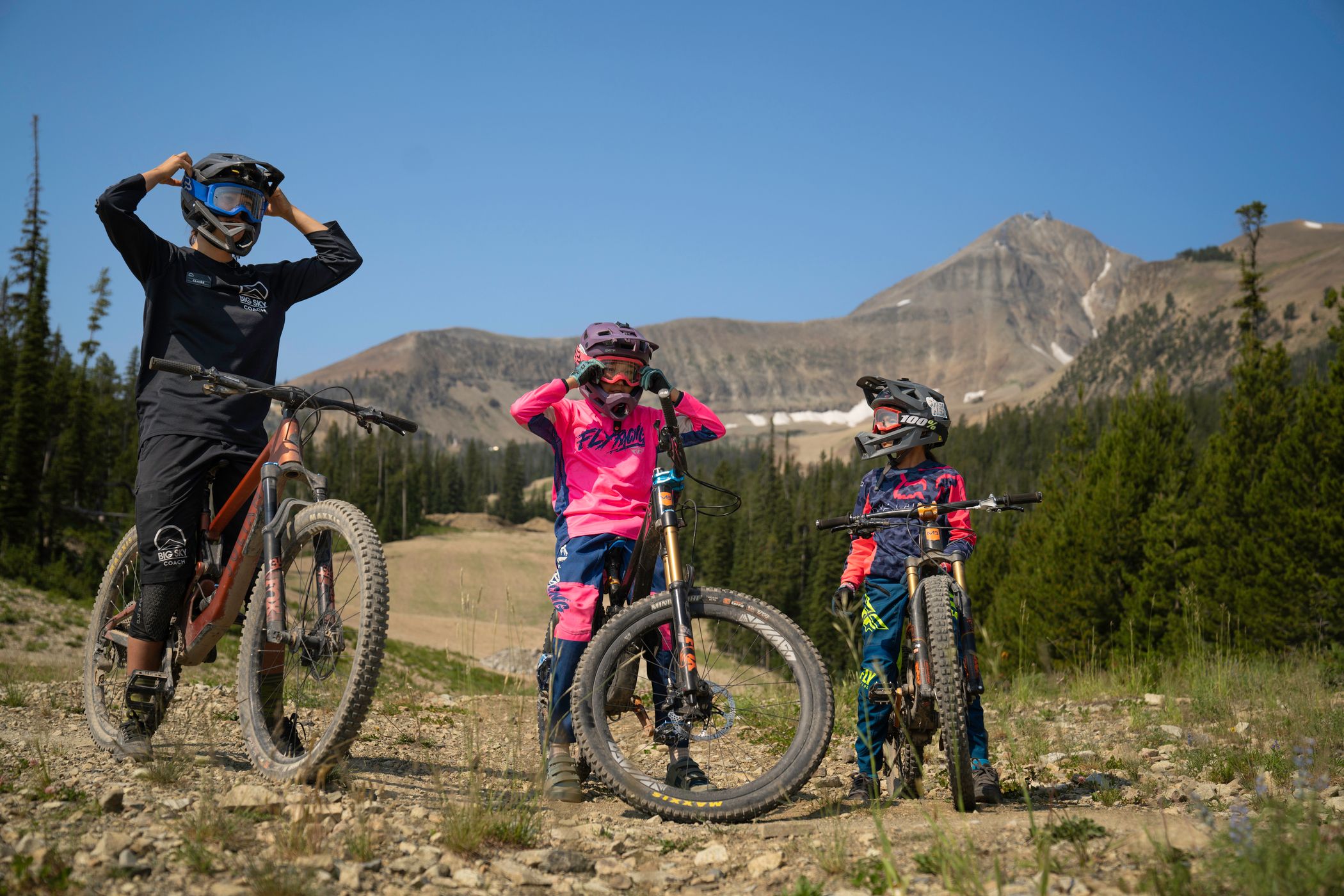 Group of kids in a mountain biking lesson