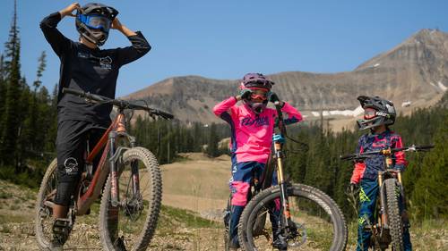 Group of kids in a mountain biking lesson