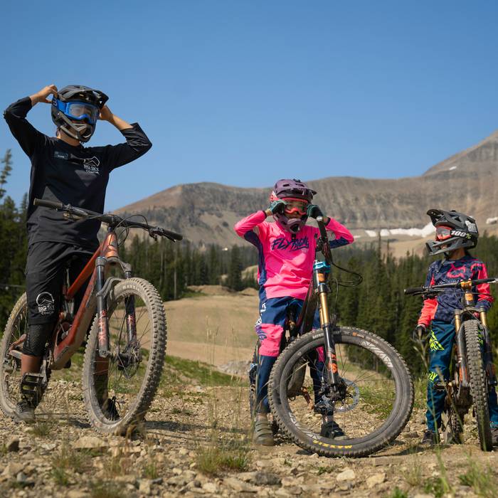 Group of kids in a mountain biking lesson