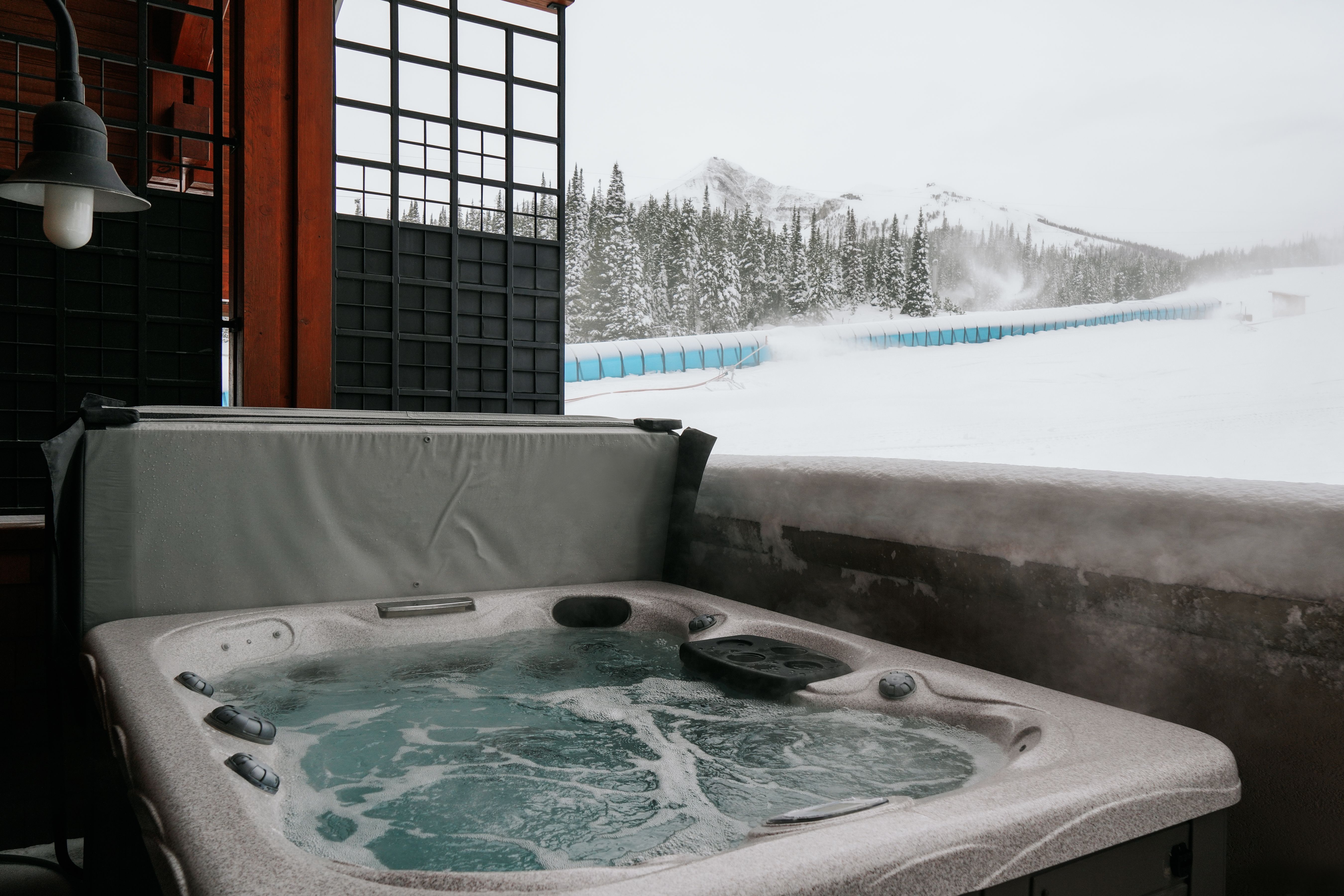 Snowcrest Lodge 8514 vacation condo hot tub