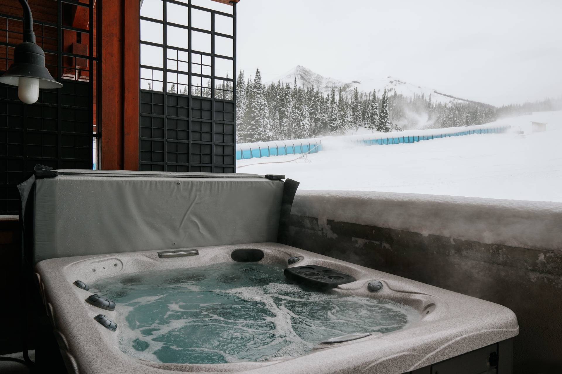 Snowcrest Lodge 8512 vacation condo hot tub