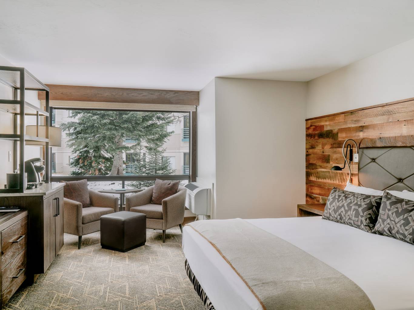 Huntley Lodge ADA King hotel room