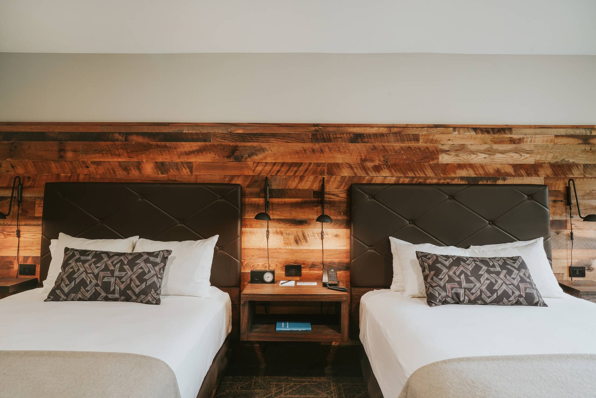 Huntley Lodge Mobility Access Two Queen hotel room bed area