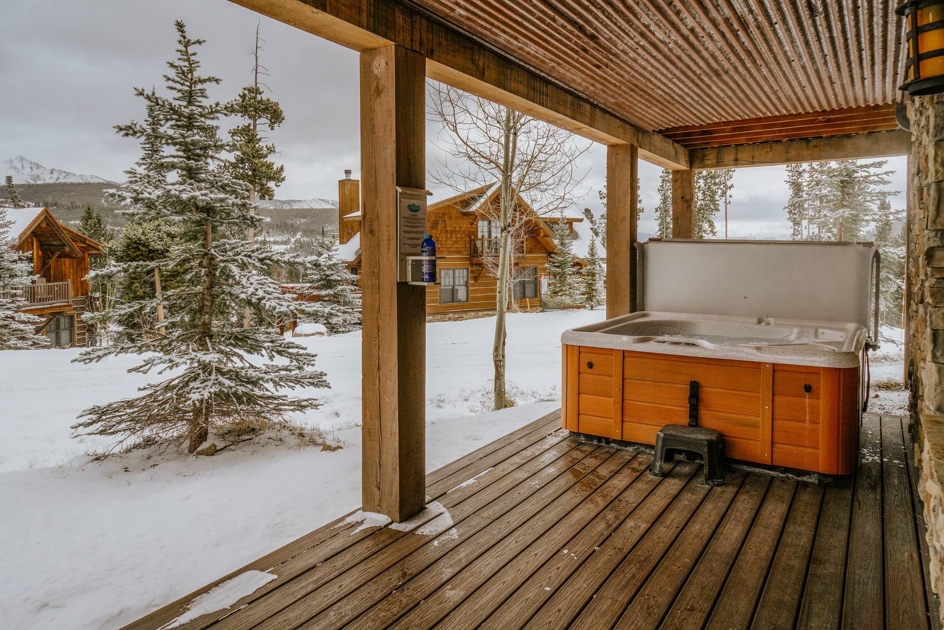 Powder Ridge Cabins vacation home hot tub
