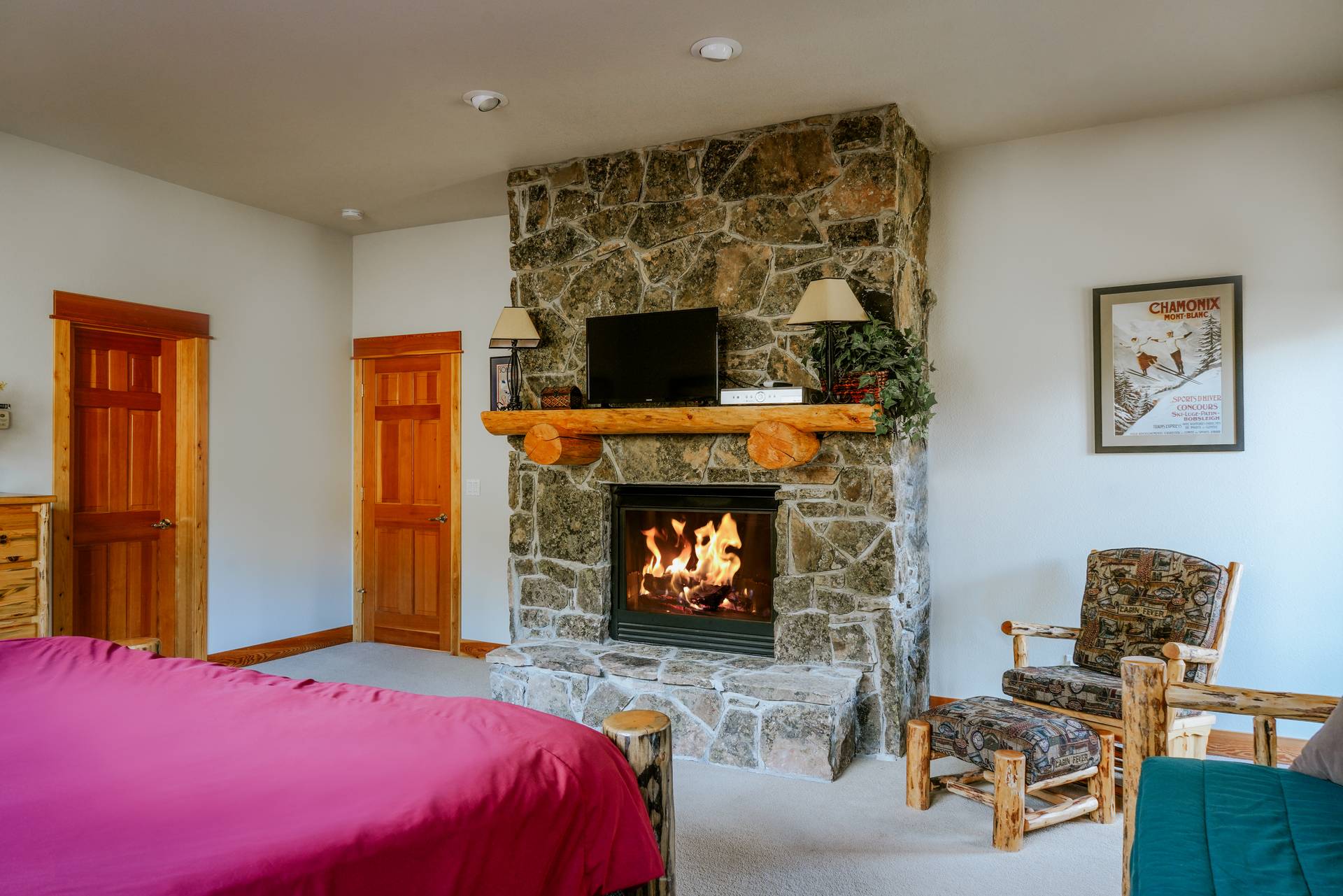 Lone Moose 305C vacation condo bedroom